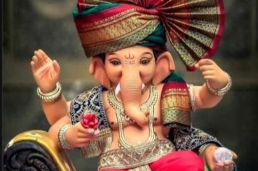 কলার শিরা (Banana Sheera)-সিমুই, চিনি ও কলা চটকে এই পদ তৈরি করা হয়।