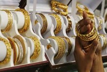 সস্তায় সোনা কেনার দুর্দান্ত সুযোগ, রেকর্ড হাই থেকে ৯৩৫৮ টাকা কমল সোনার দাম