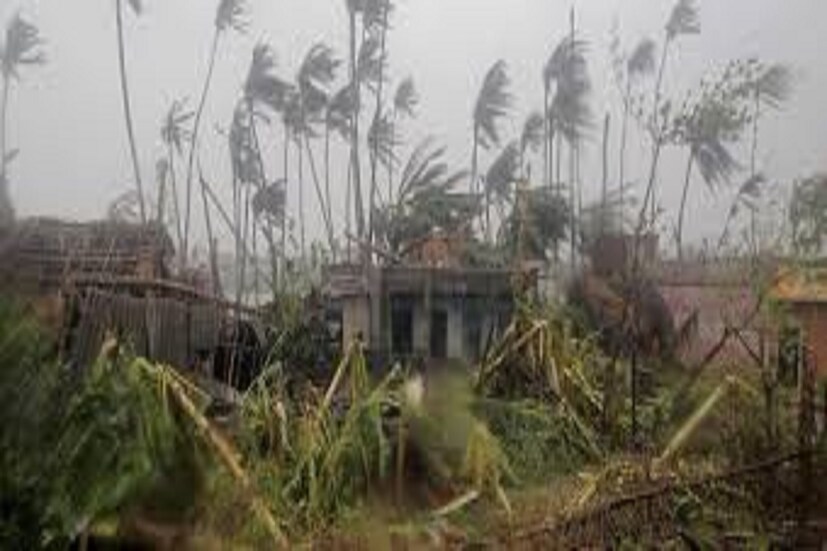 এনডিআরএফের পক্ষ থেকে ট্যুইট করে বিষয়টি জানানো হয়েছে যে ওড়িশায় ১৩ ও অন্ধ্রপ্রদেশে ৫ জনের একটি দল যুদ্ধকালীন তৎপরতায় প্রস্তুত ৷ এনডিআরএফের দল ওড়িশায় বালেশ্বর, গজপতি, রায়গড়া, কোরাপুট, নয়াগড় ও মল্কাগিরিতে উপস্থিত আছে ৷ প্রতীকী ছবি ৷
