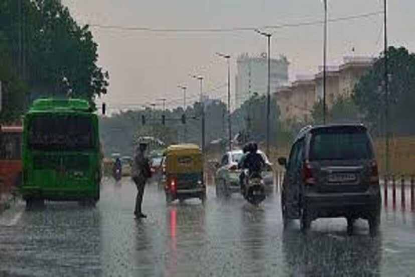 একইসঙ্গে আলিপুর আবহাওয়া দফতরের তরফে জানানো হয়েছে, শুক্রবার থেকে আবহাওয়ার আরও অবনতি হতে চলেছে। আর আগামী রবিবার ও সোমবার জোড়া ঘূর্ণাবর্তের জেরে দক্ষিণবঙ্গের বিস্তীর্ণ অংশে ভারী থেকে অতিভারী বৃষ্টিপাতের আশঙ্কা রয়েছে।