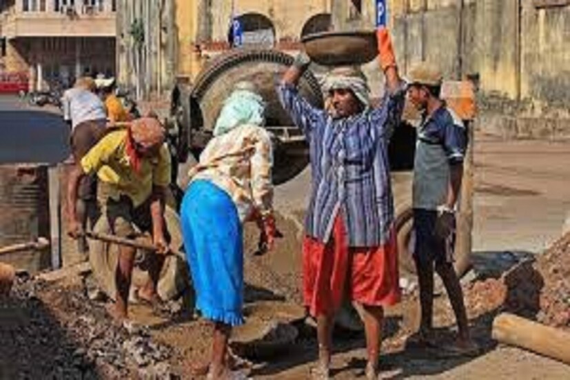 এই পোর্টালে রাজমিস্ত্রি (Masoon), প্রবাসী শ্রমিক (Labour who use to live in other state or country), টেলিফোন শ্রমিক (Telephone Mechanique), কামার, কুমোড়, ক্ষেত মজুর, ঘরোয়া শ্রমিক, মৎসজীবী (Fisherman), ট্রাকচালক (Truck Driver)-সহ সমস্ত ক্ষেত্রের অসংঘঠিত ক্ষেত্রে কর্মরত মানুষদের সাহায্য করা হবে ৷ প্রতীকী ছবি ৷