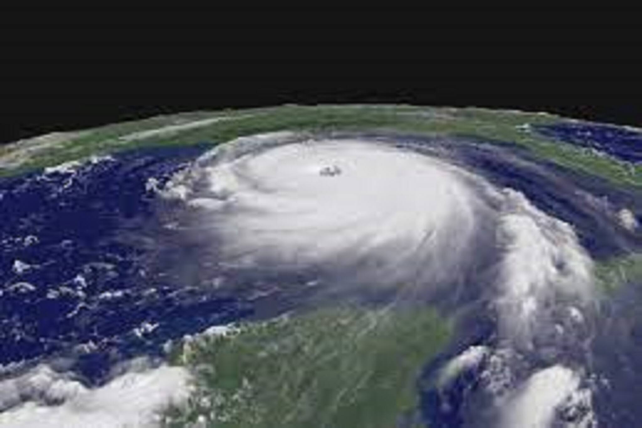 আকাশ কালো! ভয়ঙ্কর গতিতে কাঁপাবে বিধ্বংসী ঘূর্ণিঝড় গুলাব, ঘরে বাইরে চরম আতঙ্ক