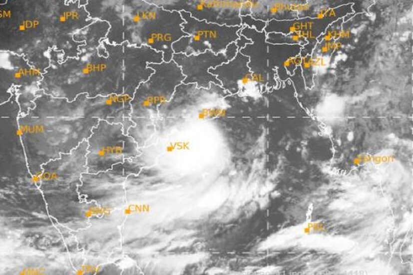 ২৫ সেপ্টেম্বর অবধি দেশে ৮৩৮.৫ মিলিমিটার বৃষ্টি হয়েছে৷ যা এই মাত্র ২ শতাংশ কম রয়েছে৷ জুন থেকে ৩০ সেপ্টেম্বরের মধ্যে ৮৮০.৬ শতাংশ বৃষ্টি হয়৷  স্কাইমেট ওয়েদারের মতে সেপ্টেম্বরের শেষ প্রবল বৃষ্টির (Rain) জেরে দেশের বিভিন্ন জায়গায় বিভিন্ন ফসলের প্রভূত ক্ষতি হবে৷ এই সময় যদি মৌসুমী বায়ু ফিরে যেত তাহলে তা কৃষির জন্য লাভদায়ক হত৷ Photo-IMD/Sattelite Image