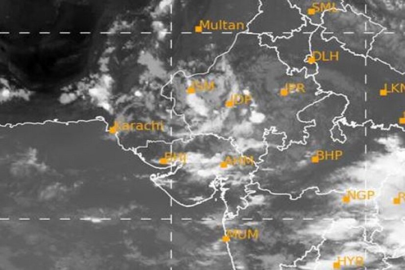 এদিকে পশ্চিবঙ্গ ও ওড়িশায় যেমন নিম্নচাপের জেরে জেরবার৷ ঠিক তেমনিই আরব সাগরে তৈরি হওয়া নিম্নচাপ জ্বালাচ্ছে গুজরাত ও রাজস্থানের একাধিক জেলায়৷  Photo Courtesy- IMD/Sattelite Image 