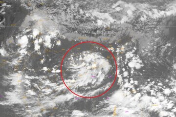 রবিবার থেকে তুমুল বৃষ্টিতে ভাসবে কলকাতা সহ দক্ষিণবঙ্গ জারি রেড অ্যালার্ট