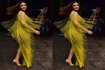 হাঁটুর উপরে মিনি পোশাকে সপ্তমে যৌনতার ঢেউ, মুহূর্তেই ভাইরাল জ্যাসমিনের ছবি