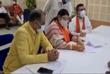 ভবানীপুরের হনুমান মন্দিরে পুজো দিয়ে প্রিয়াঙ্কা টিবরেওয়ালের মনোনয়ন পেশ, দেখুন...