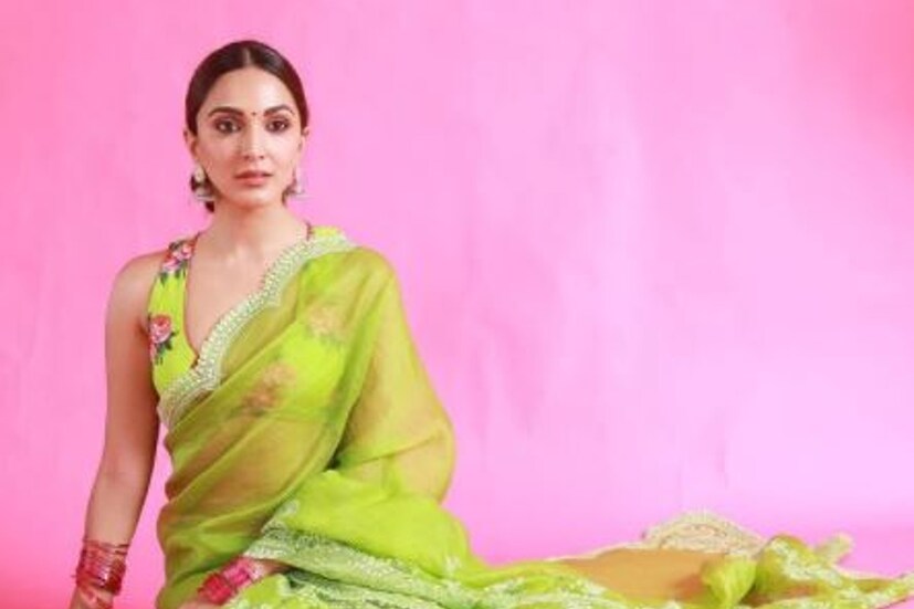 সকালে ঘুম থেকে উঠেই এক কাপ ইষদুষ্ণ জলে লেবুর রস মিশিয়ে পান করেন কিয়ারা। কারণ এই পানীয় শরীরকে ডিটক্সিফাই করে। এর পরেই ব্রেকফাস্টে ওটস ও ফল খান। ফলের মধ্যে থাকে আপেল,কমলালেবু অথবা বেরি জতীয় ফল। এর মধ্যে কার্ব ও ফাইবার থাকে। 