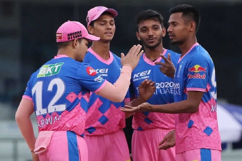 তাঁকে ক্রিকেট বিশ্ব ডাকে কাটার মাস্টার নামে। এই নাম বাংলাদেশের গণ্ডি পেরিয়ে এখন বিশ্বে ছড়িয়ে পড়েছে। বাংলাদেশের মুস্তাফিজুর রহমান দেশের জার্সিতে নিজেকে প্রমাণ করেছেন। তবে আইপিএলের দল রাজস্থান রয়্যালসের জার্সি গায়ে নামের সঙ্গে সুবিচার করতে পারছিলেন না।