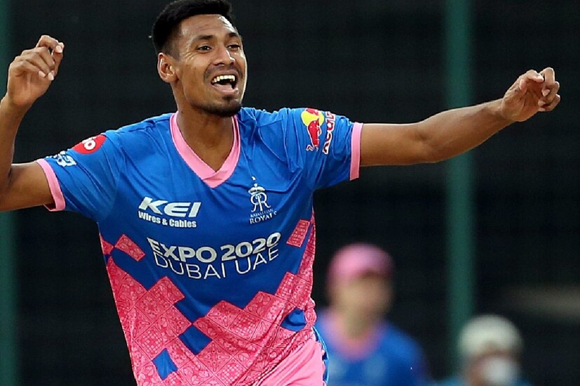 এদিন দিল্লির অধিনায়ক ঋষভ পন্থকে আউট করেন মুস্তাফিজুর। এছাডা় ওয়েস্ট ইন্ডিজের সিমরন হেটমায়ারের উইকেট তুলে নেন বাংলাদেশের কাটার মাস্টার।