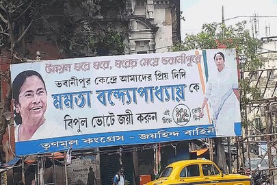 মমতার লড়াই ভবানীপুরে মমতার লড়াই ভবানীপুরে