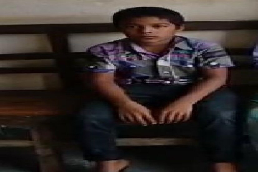 ছেলেকে পেয়ে আনন্দে চোখে জল অসহায় বাবার (Lost Minor Found)। উদ্ধার হওয়া কিশোরকে ইসলামপুর আদালতে পেশ করল গোয়ালপোখর থানার পুলিশ। সেখান থেকেই ছেলেকে বাড়ি ফিরিয়ে (Lost Minor Found) নিয়ে গেলেন বাবা।