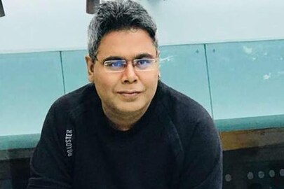 কার কথা লিখলেন মীর?