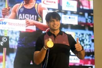 কলকাতার মিষ্টিতে মজলেন নীরজ চোপড়া! দেখুন সোনাজয়ী তারকার সাক্ষাত্কার