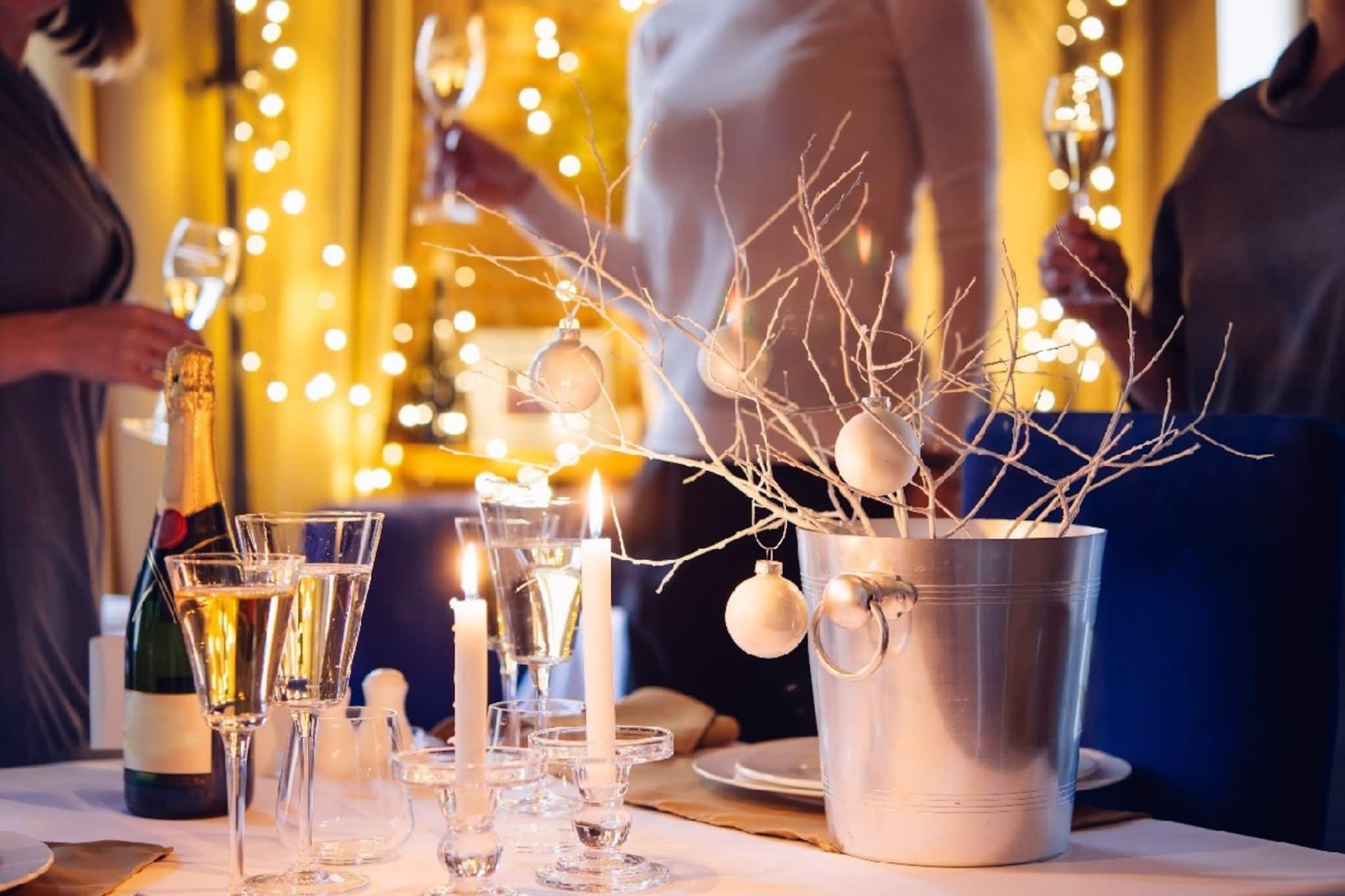 জমে যাবে পুজোর দিনগুলো, কম খরচে নিজের বাড়িতেই এভাবে করুন পার্টির ব্যবস্থা