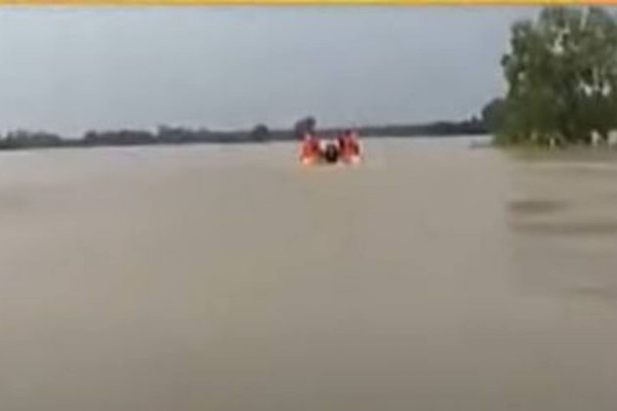 Bangla news: নদীর বাঁধ ভেঙে উপচে পড়েছে জল, ভাসছে পটাশপুর