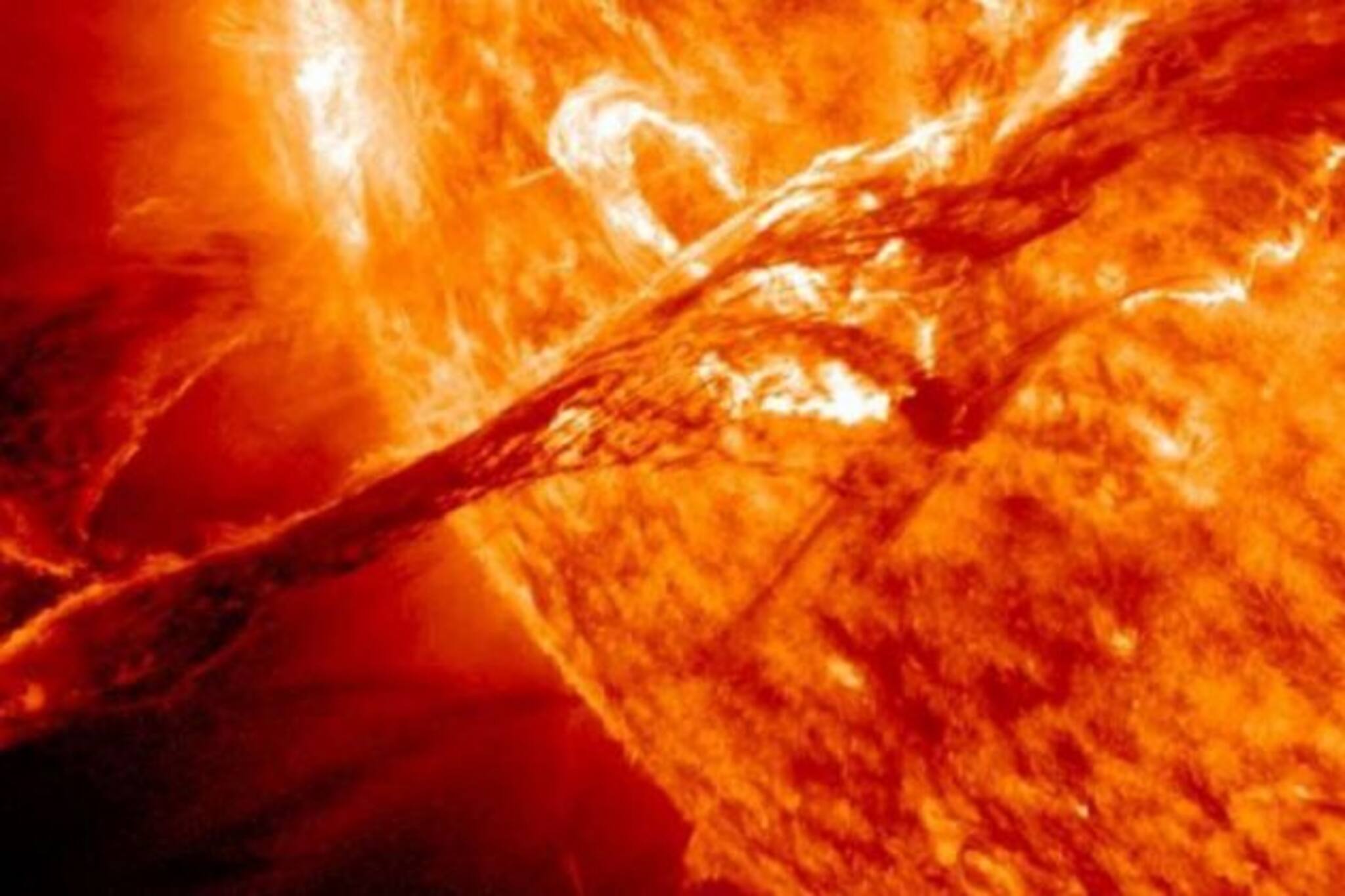 Solar Storm | Explained: সৌর ঝড় কী? এটা কতটা বিপজ্জনক হতে পারে?