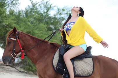 এরপর ২০২০ সালের ১৪ই এপ্রিল সাংবাদিক তামিম হাসানের সঙ্গে বাগদান সারেন অভিনেত্রী। গত বছর এপ্রিলে তাঁদের বিয়ের তারিখ পাকা ছিল, তবে সম্পর্ক টেকেনি। অনেকেই বলেন তামিম-পরীমনির বিয়েটা হয়ে গিয়েছিল। 
