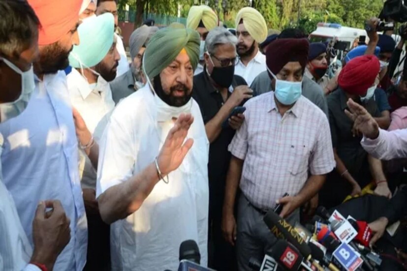 পঞ্জাবে (Punjab Crisis) পরিষদীয় দলের বৈঠক হল শনিবার সন্ধ্যায়। বৈঠকে উপস্থিত ছিলেন পঞ্জাবের পর্যবেক্ষক অজয় মাকনে, মনীশ তিওয়ারীরা। এই বৈঠক শুরু হওয়ার কিছুক্ষণ আগেই পদত্যাগ করেন পঞ্জাবের মুখ্যমন্ত্রী অমরিন্দর সিং। রাজনৈতিক মহলের জল্পনা ছিল এই বৈঠক থেকেই নতুন মুখ্যমন্ত্রীর নাম উঠে আসতে পারে।