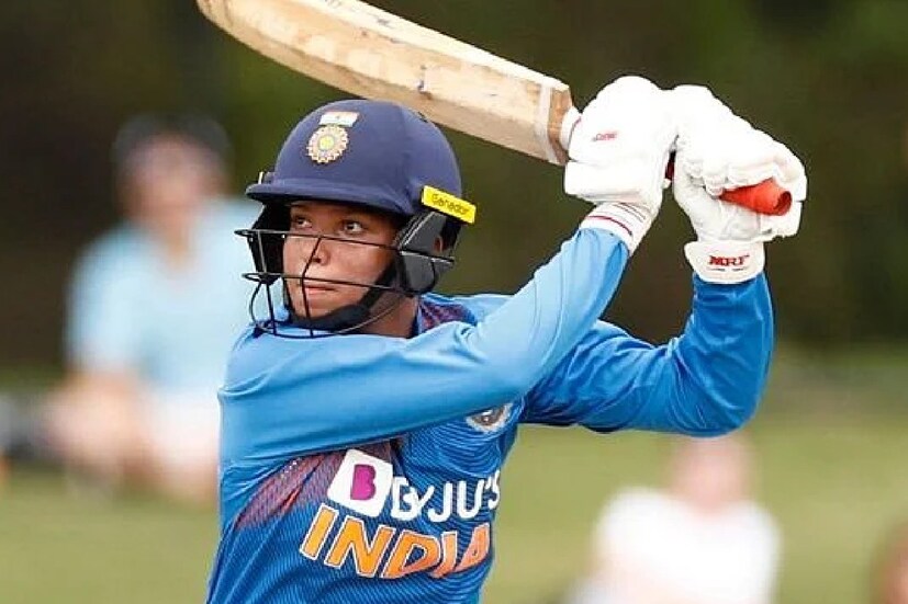ভারতের পঞ্চম ক্রিকেটার হিসাবে এবার বিগ ব্যাশে খেলার সুযোগ পেলেন শিলিগুড়ির রিচা ঘোষ। মেয়েদের ক্রিকেটে অনন্য রেকর্ডের সামনে বাঙালি কন্যা। বিগ ব্যাশ লিগে হোবার্ট হ্যারিকেনসএ সই করলেন রিচা।
