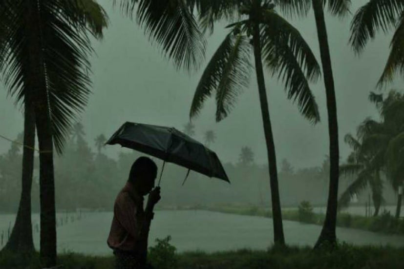 আরও একটি নিম্নচাপ দক্ষিণ-পশ্চিম ঝাড়খন্ড সংলগ্ন ছত্রিশগড়ে অবস্থান করছে। এটি ক্রমশ দুর্বল হয়ে মধ্যপ্রদেশের দিকে এগিয়ে যাবে (West Bengal Weather Forecast)। এই নিম্নচাপের ওপর দিয়ে মৌসুমী অক্ষ রেখা ওড়িশার বালাসোর হয়ে পূর্ব-মধ্য বঙ্গোপসাগর পর্যন্ত বিস্তৃত। এছাড়াও রাজস্থানের উপর রয়েছে আরও একটি ঘূর্ণাবর্ত।