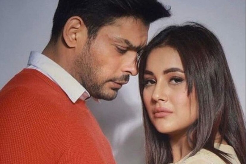 সিডনাজ জুটি মানুষের মনে কতটা প্রভাব ফেলেছিল তা আর বলার অপেক্ষা রাখে না। সিদ্ধার্থের মৃত্য়ুর পর শেহনাজকে নিয়ে চিন্তায় ছিলেন মানুষ। তবে জীবন তো থেমে থাকে না। আবার স্বাভাবিক জীবনে ফিরছেন শেহনাজ। কিন্তু সিদ্ধার্থের ছায়া তাঁকে ছেড়ে দেয়নি। বারবার মনে করেছেন বন্ধুর কথা। 