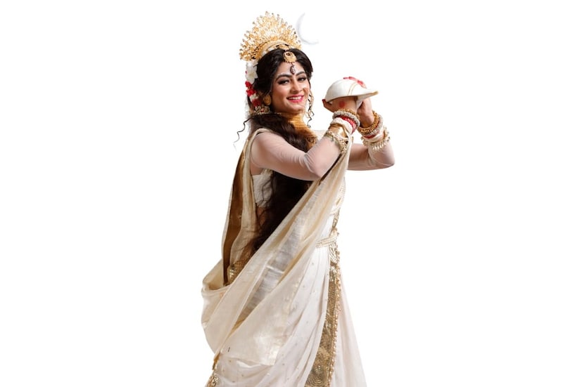 দেবী কৌশিকি রূপে থাকছে শ্যামা তথা তিয়াশা রায়। শুম্ভ, নিশুম্ভ ও রক্তবীজের মতো অসূরকে বধ করতে দেবী কৌশিকির আবির্ভাব হয়। ব্রহ্ম রূপিনী, শুভ্র বর্ণা, তিনি প্রসন্ন হলে পরম জ্ঞান প্রদান করেন।