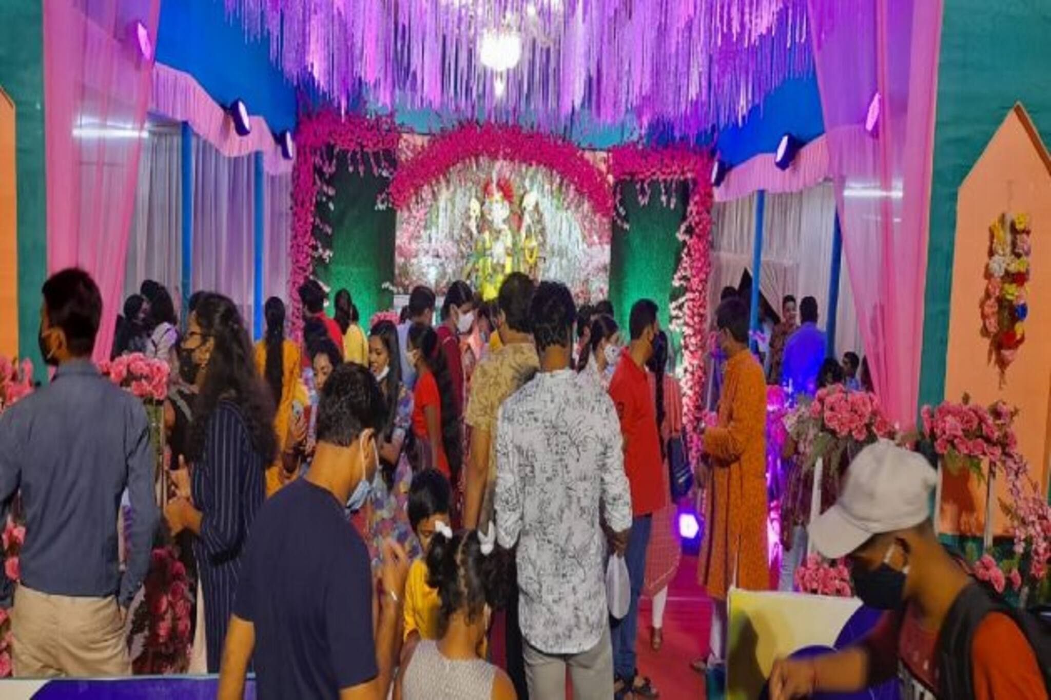 করোনা বিধি শিকেয়! শিলিগুড়িতে গণেশ পুজোয় উপচে পড়া ভিড়, উদ্বেগে স্বাস্থ্য দফতর