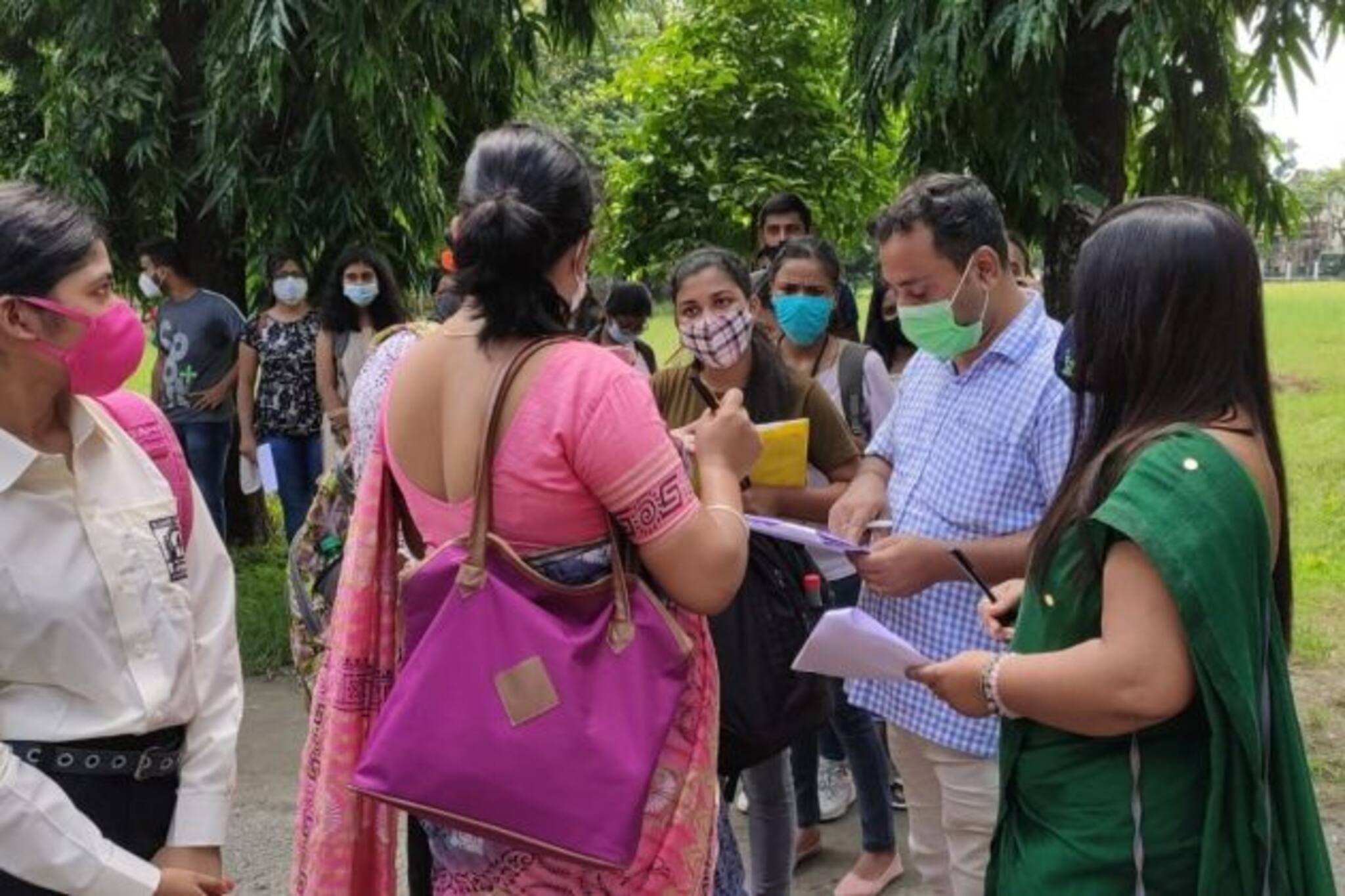 Vaccination: পুজোর পরেই কি খুলবে স্কুল-কলেজ? শিলিগুড়িতে শুরু পড়ুয়াদের বিনামূল্যে টিকাকরণ