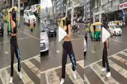 নামমাত্র পোশাকে চরম ব্যস্ত রাস্তার উদ্দাম নাচ তরুণীর।