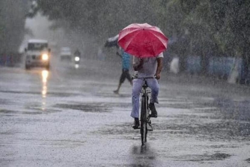 গাঙ্গেয় পশ্চিমবঙ্গের দক্ষিণ অংশে এটি নিম্নচাপ শক্তিবৃদ্ধি করছে। এর প্রভাবে আজও দক্ষিণবঙ্গে বৃষ্টির সম্ভাবনা থাকছে। দক্ষিণবঙ্গের বেশ কিছু জেলায় ভারী বৃষ্টি হবে আজও। সব জেলাতেই হালকা মাঝারি বৃষ্টির পূর্বাভাস থাকছে।