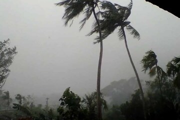 গভীর নিম্নচাপের প্রবেশ স্থলভাগে, চূড়ান্ত সতর্কতা বাংলায়! আসছে প্রবল ঝড়-বৃষ্টি? গভীর নিম্নচাপের প্রবেশ স্থলভাগে, চূড়ান্ত সতর্কতা বাংলায়! আসছে প্রবল ঝড়-বৃষ্টি?