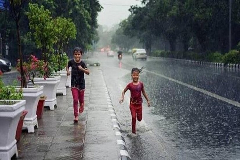 আগামীকাল মঙ্গলবার এটি পশ্চিমবঙ্গ উপকূল দিয়ে স্থলভাগে প্রবেশ করবে এবং ঝাড়খণ্ডের দিকে এগিয়ে যাবে। মৌসুমী অক্ষরেখা এই মুহূর্তে রাজ্য থেকে অনেকটাই দূরে রয়েছে। জয়সালমীর ব্রহ্মপুর এরপর ঘূর্ণিঝড় এলাকার দিয়ে এটি পশ্চিম মধ্য বঙ্গোপসাগরে বিস্তৃত। আরও দুটি ঘূর্ণাবর্ত রয়েছে একটি উত্তর-পূর্ব আরব সাগর এবং অন্যটি উত্তর-পশ্চিম মধ্যপ্রদেশে।