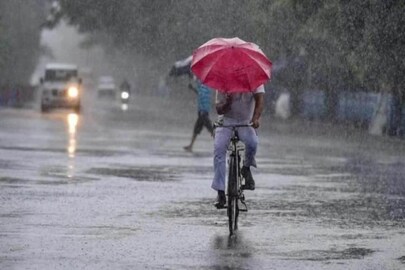 উত্তর পশ্চিম ভারতে আগামী কয়েকদিন তাপমাত্রা দুই থেকে তিন ডিগ্রি নামবে। উত্তর-পশ্চিম ভারতের রাজ্যগুলি এবং নতুন দিল্লিতে ঘন কুয়াশার আশঙ্কা রয়েছে বলে জানিয়েছেন মৌসম বিভাগের আবহবিদরা।