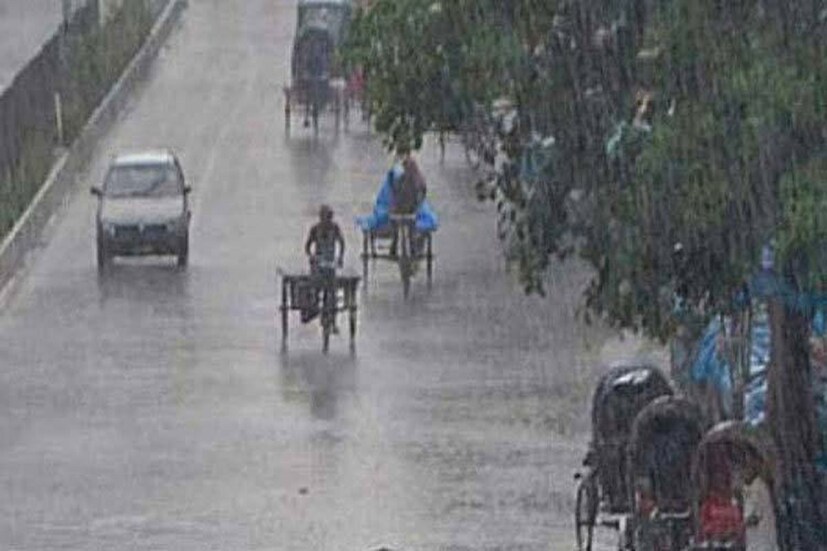 নিম্নচাপের কারণে সমুদ্র উত্তাল থাকবে। পূর্ব বঙ্গোপসাগরে মৎস্যজীবীদের যেতে মানা। ও ওড়িশা উপকূলে সমস্ত মৎস্যজীবীদের পরবর্তী নোটিশ না দেওয়া পর্যন্ত সমুদ্র যেতে নিষেধ করা হয়েছে। আগামী ২৪ ঘন্টায় ছত্রিশগড় বিদর্ভ তেলেঙ্গানা কঙ্কন গোয়া মধ্য মহারাষ্ট্র ওড়িশা ও মারাঠা ওয়াড়াতে বাড়ি বৃষ্টির পূর্বাভাস।আগামীকাল মঙ্গলবার গুজরাট মহারাষ্ট্র কঙ্কন গোয়া সৌরাষ্ট্র কচ্ছ মারাঠা ওয়াড়াতে ভারী বৃষ্টির সম্ভাবনা।