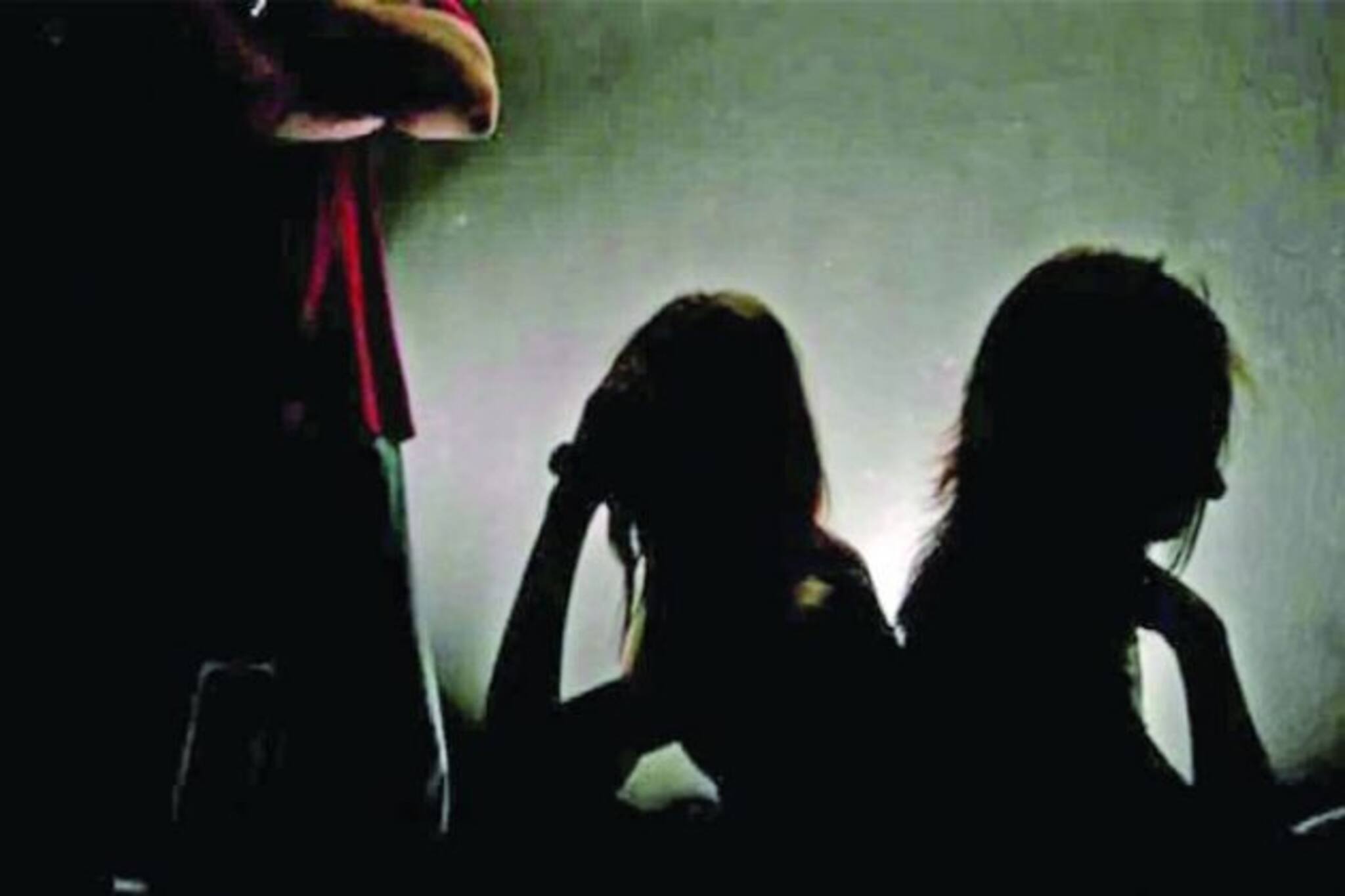 মোটা টাকার প্রলোভন দেখিয়ে নারী পাচারের চেষ্টা, গোসাবায় গ্রেফতার মহিলা-সহ ৪