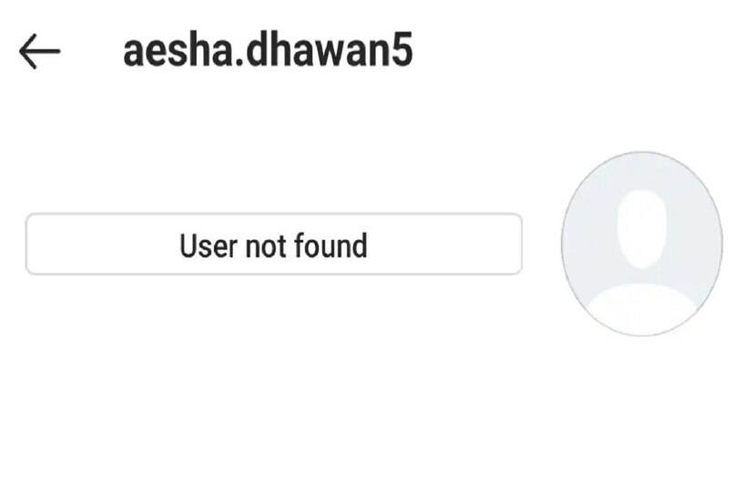ধাওয়ানের স্ত্রী আয়েশা মুখোপাধ্যায় নিজের ভেরিফাইড ইনস্টাগ্রাম অ্যাকাউন্ট aesha.dhawan5 নাম দিয়ে থাকত৷ সেখানেই ধাওয়ান তাঁর সেই সময়ের স্ত্রী কে ট্যাগ করতেন৷ কিন্তু কিছুদিন আগেই এই অ্যাকাউন্ট ডিলিট করে দিয়েছেন তিনি৷