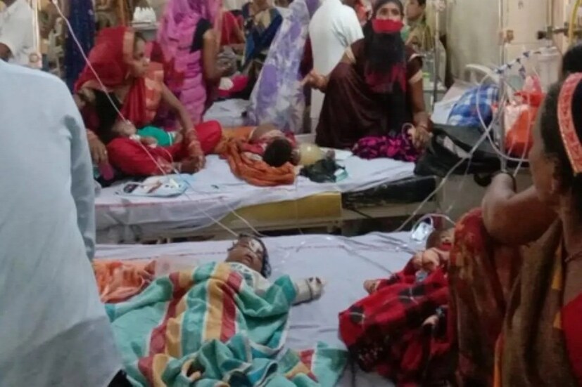 *হুগলি জেলা হাসপাতাল চুৃঁচুড়া ইমামবাড়ায় এই মুহূর্তে ৬৪ জন শিশু ভর্তি আছে জ্বর নিয়ে। সবাই ভাইরাল ফিভারে আক্রান্ত। একজনের ডেঙ্গু ধরা পড়েছে। গত এক সপ্তাহে কারও করোনা ধরা পড়েনি। ফাইল ছবি। 