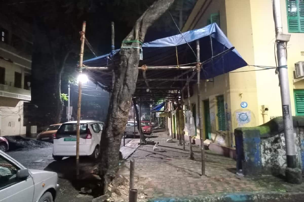 স্টল তৈরির কাজ চলছে।
