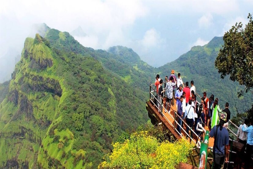 *মহাবালেশ্বর, মহারাষ্ট্র: রাজকীয় পর্বত চূড়া এবং অপূর্ব উপত্যকা দিয়ে সাজানো এই জায়গা। কয়েকদিন শহরের কোলাহল থেকে দূরে থাকার জন্য এই হিল স্টেশন আদর্শ। প্রাকৃতিক সৌন্দর্য উপভোগ করা ছাড়াও এখানে আরও অনেক কিছু করার আছে। এছাড়া কিছু অ্যাডভেঞ্চার স্পোর্টস করার সুবিধাও আছে এখানে। সংগৃহীত ছবি। 