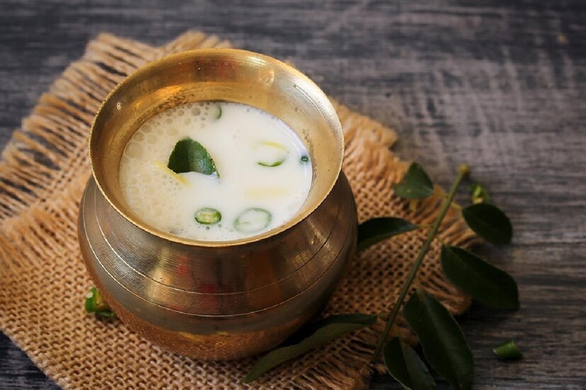 *নিউট্রিয়েন্ট যুক্ত এই পানীয় খাবার হজম করতে খুবই সাহায্য করে। কিন্তু ওজন কমানোর ক্ষেত্রে এরা কি আদৌ কোনও ভূমিকা পালন করে? এক নজরে দেখে নেওয়া যাক যে, ওজন কমানোর জন্য কোনটা বেশি উপযোগী, ঘোল না লস্যি! সংগৃহীত ছবি। 
