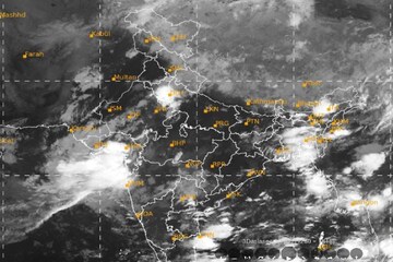 বঙ্গোপসাগর ও আরবসাগরে সক্রিয় মৌসুমী বায়ু, ‘এই’ সব জায়গাতেই জারি বৃষ্টি