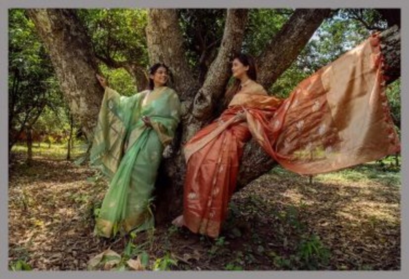 কোরা বেনারসি শুরু হচ্ছে ৬৫০০ টাকা থেকে খাদ্দি শুরু হচ্ছে ৫৫০০ টাকা থেকে। (ছবি- কাডওয়া সোনারূপা কোরা বেনারসি। সৌ: ইন্ডিলুম/সুজাতাম লাইফস্টাইল)