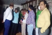 একই পরিবারের ৫ জন আত্মঘাতী, ওই ঘরেই তিনদিন কাটাল জীবন্ত একরত্তি শিশু! একই পরিবারের ৫ জন আত্মঘাতী, ওই ঘরেই তিনদিন কাটাল জীবন্ত একরত্তি শিশু!