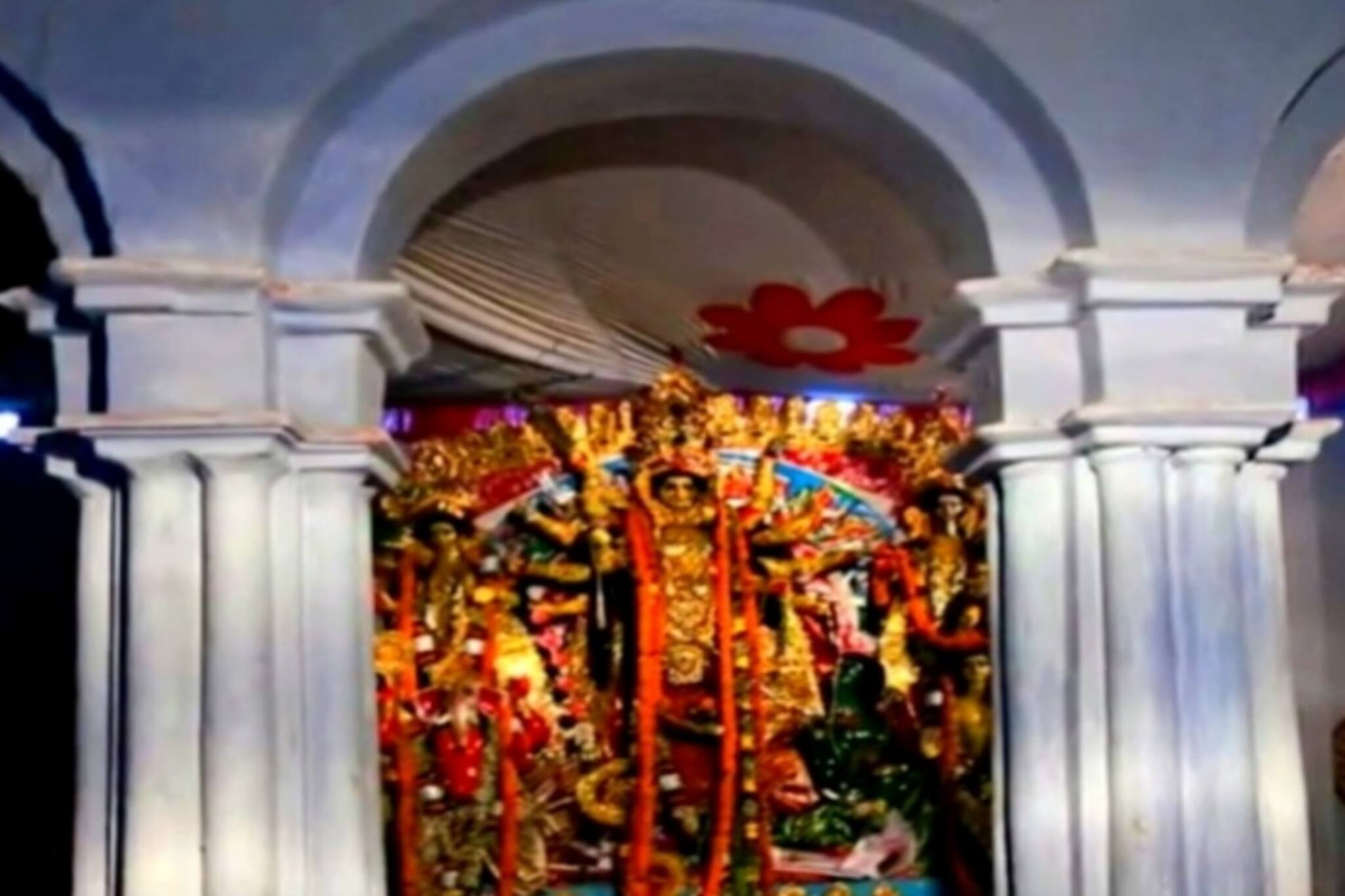 জমিদারি না থাকলেও, প্রথা মেনে এখনও দুর্গাপুজো হয় বারুইপুর রায়চৌধুরী বাড়িতে