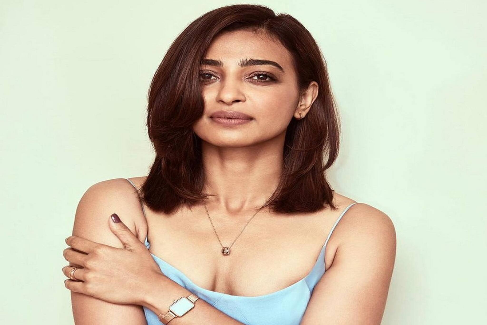 Radhika Apte: শরীরী ভাঁজে খেলছে যৌবন ! রাধিকা আপ্তে ঝড় তুলেছেন নেটদুনিয়ায়