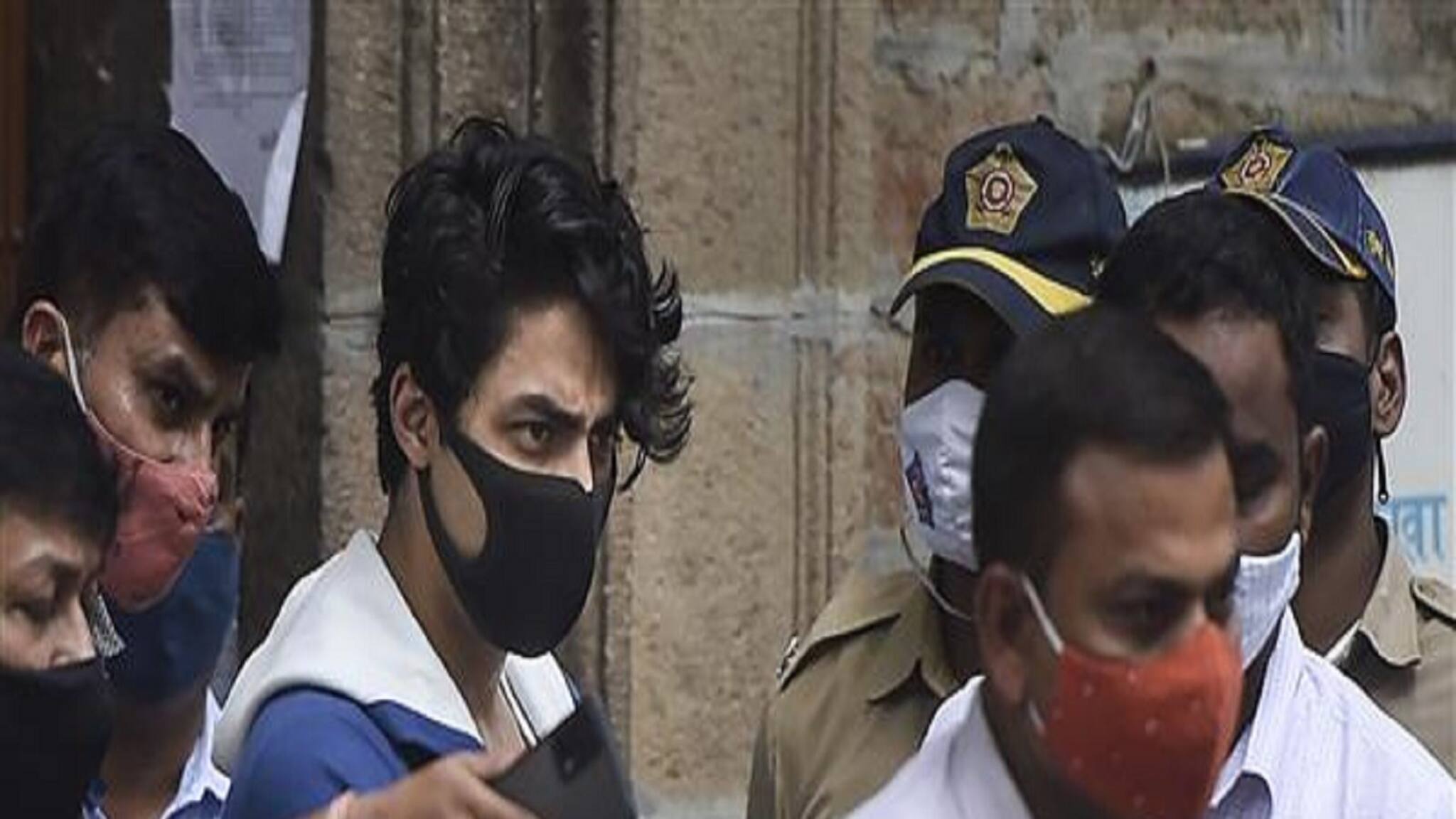 Aryan Khan Bail Conditions: ছেলেকে মন্নতে নিয়ে গেলেন শাহরুখ, তবে এই শর্তগুলি না মানলেই জামিন বাতিল হবে আরিয়ানের!