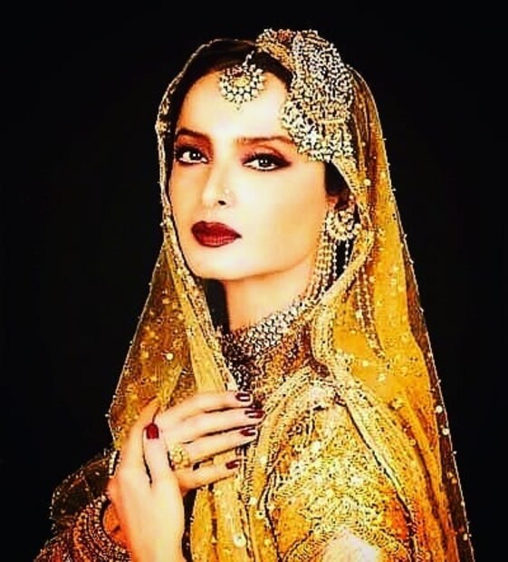 রেখার (Rakha the Bollywood Diva) অন্যতম সেরা ছবি, ক্যাজুয়্যাল পোশাকে সেক্সিনেস ক্রমশই বৃদ্ধি পেয়েছে ৷ ছবি সৌজন্যে ইনস্টাগ্রাম ৷ 