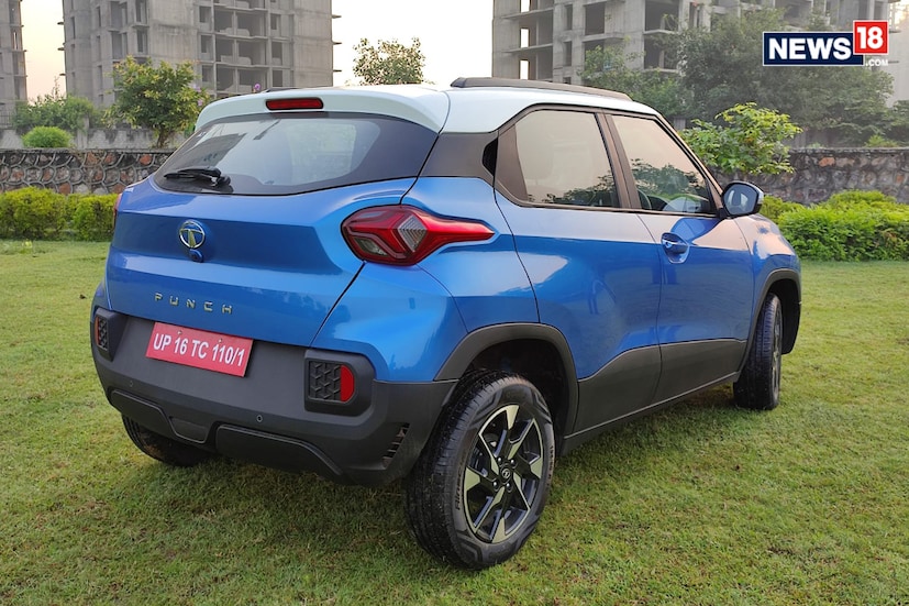 *Tata Punch-কে ইতিমধ্যেই গ্লোবাল এনসিএপি (Global NCAP)-র তরফে কার ক্র্যাশ টেস্ট পরীক্ষায় ৫ স্টার রেটিং দেওয়া হয়েছে। এক নজরে দেখে নেওয়া যাক টাটার নতুন এই গাড়িতে কী কী সুবিধা পাওয়া যাবে।