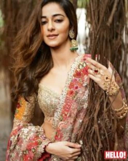 হ্যালো ম্যাগাজিনের কভারে অনন্যার অপরূপ সাজ। 
